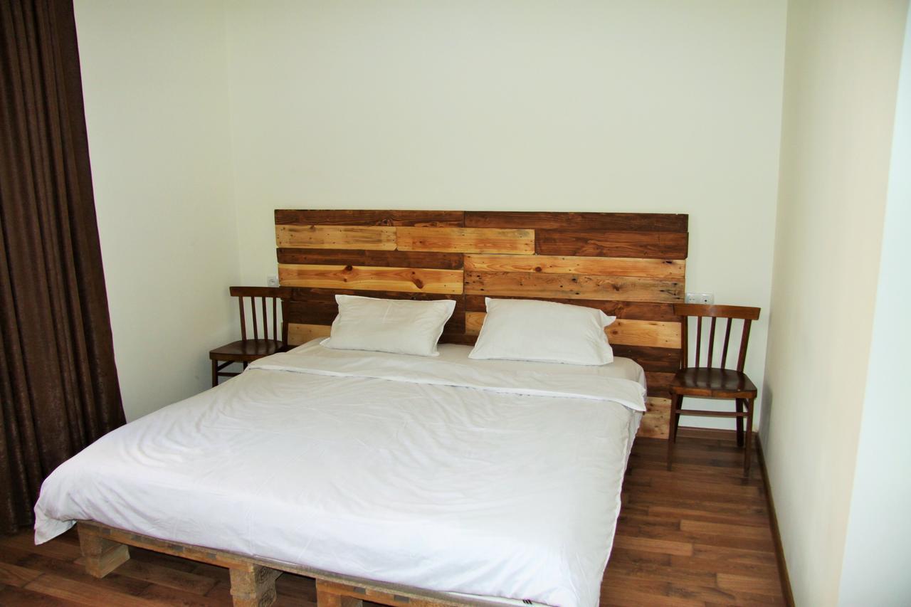 Shat Lav Hostel Jerevan Buitenkant foto