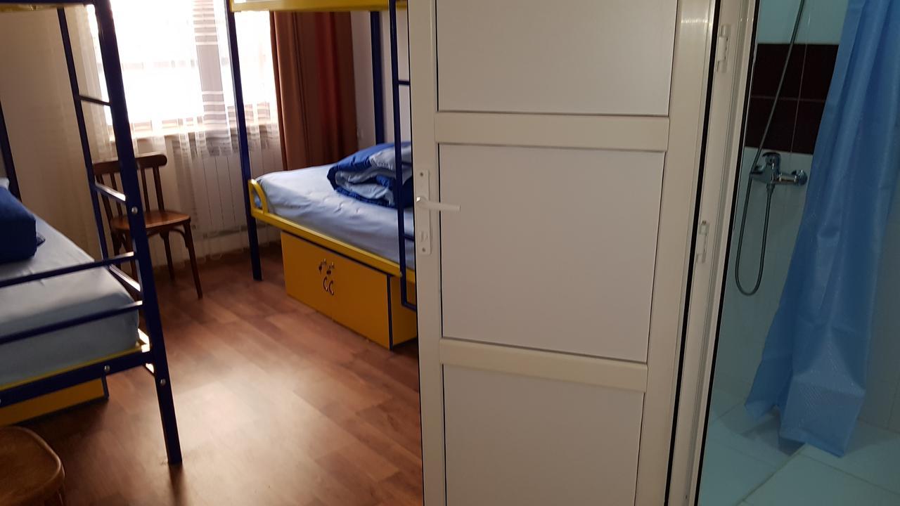 Shat Lav Hostel Jerevan Buitenkant foto