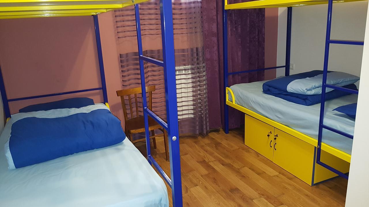 Shat Lav Hostel Jerevan Buitenkant foto