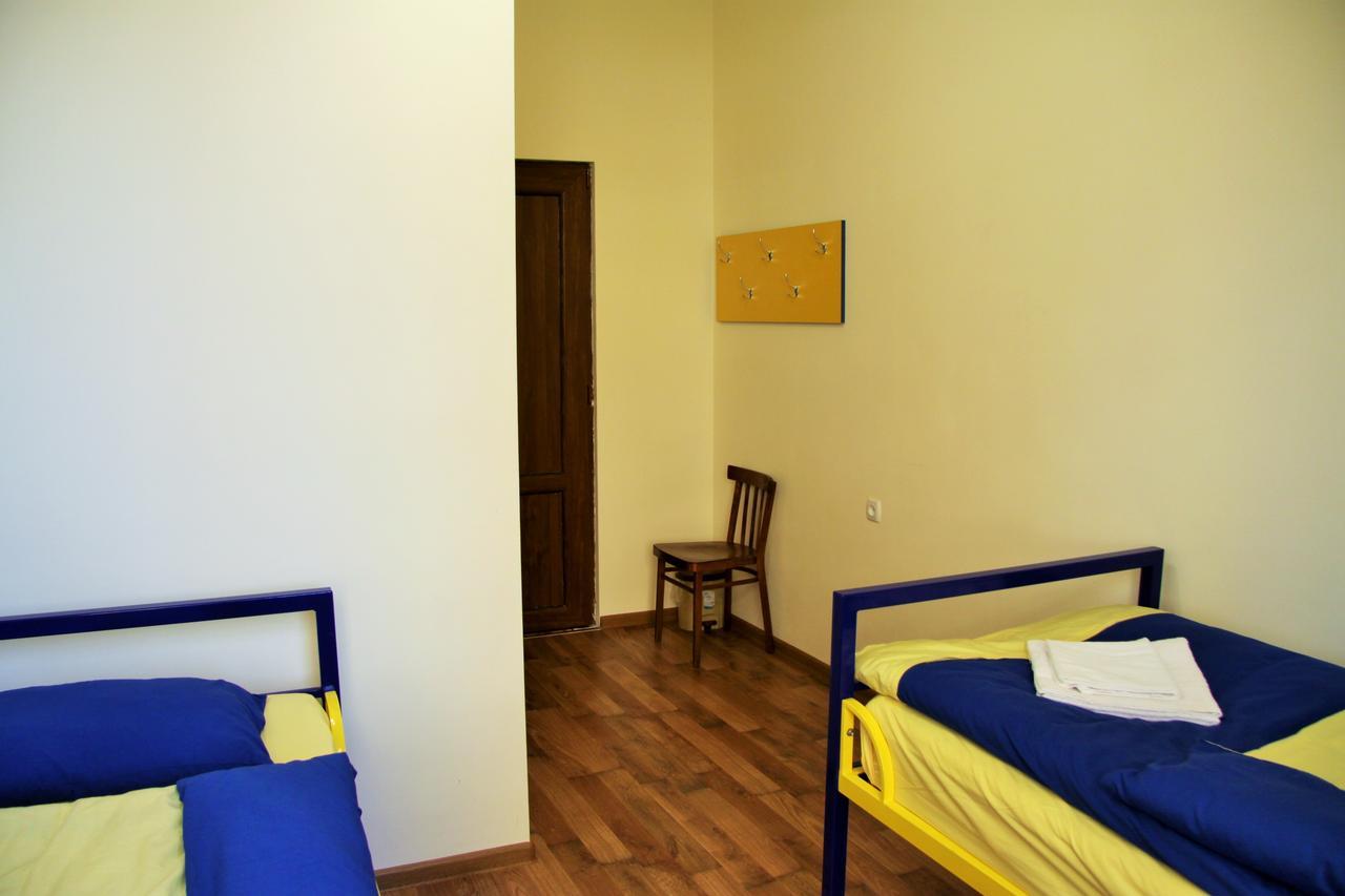 Shat Lav Hostel Jerevan Buitenkant foto