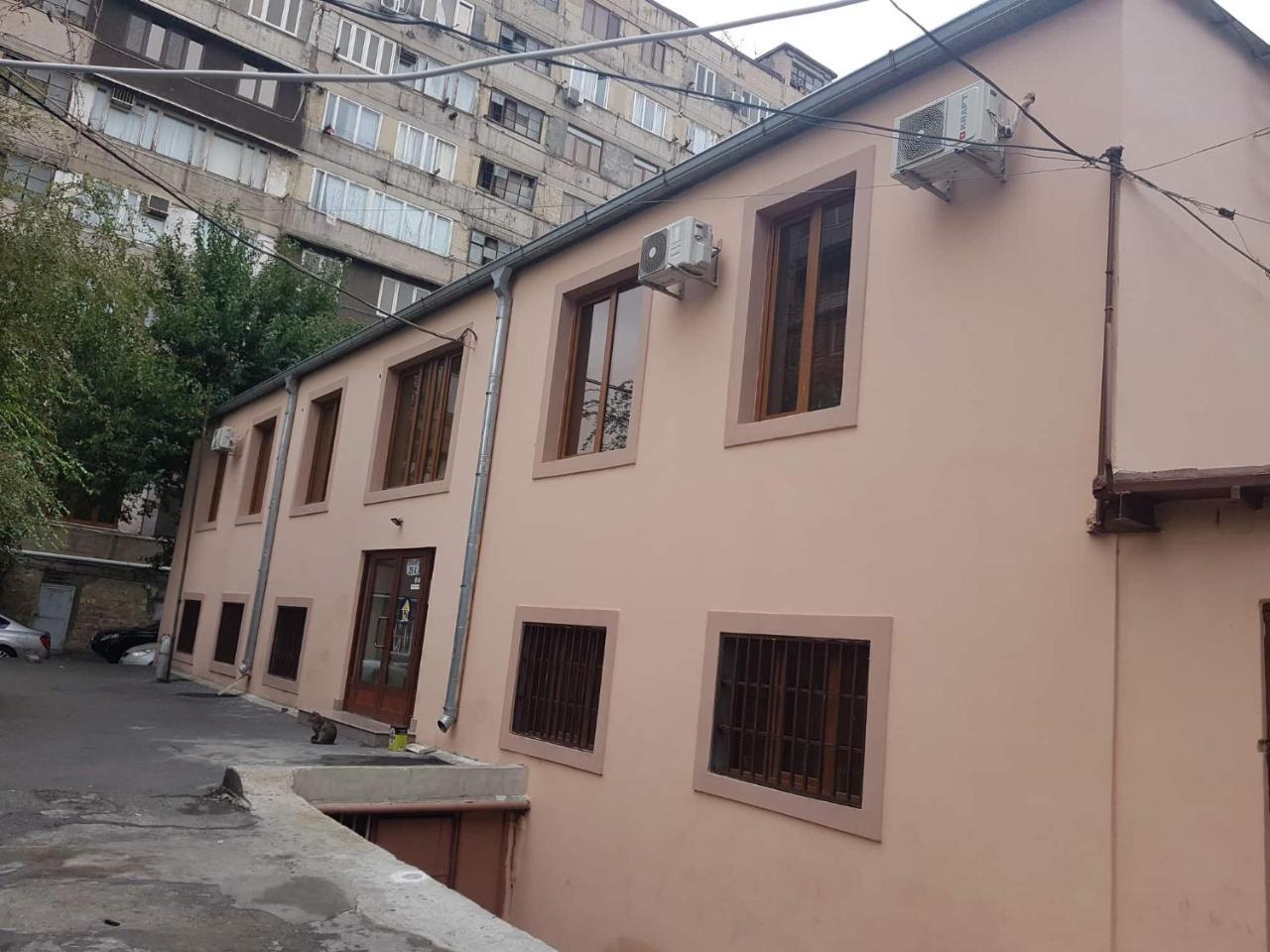 Shat Lav Hostel Jerevan Buitenkant foto