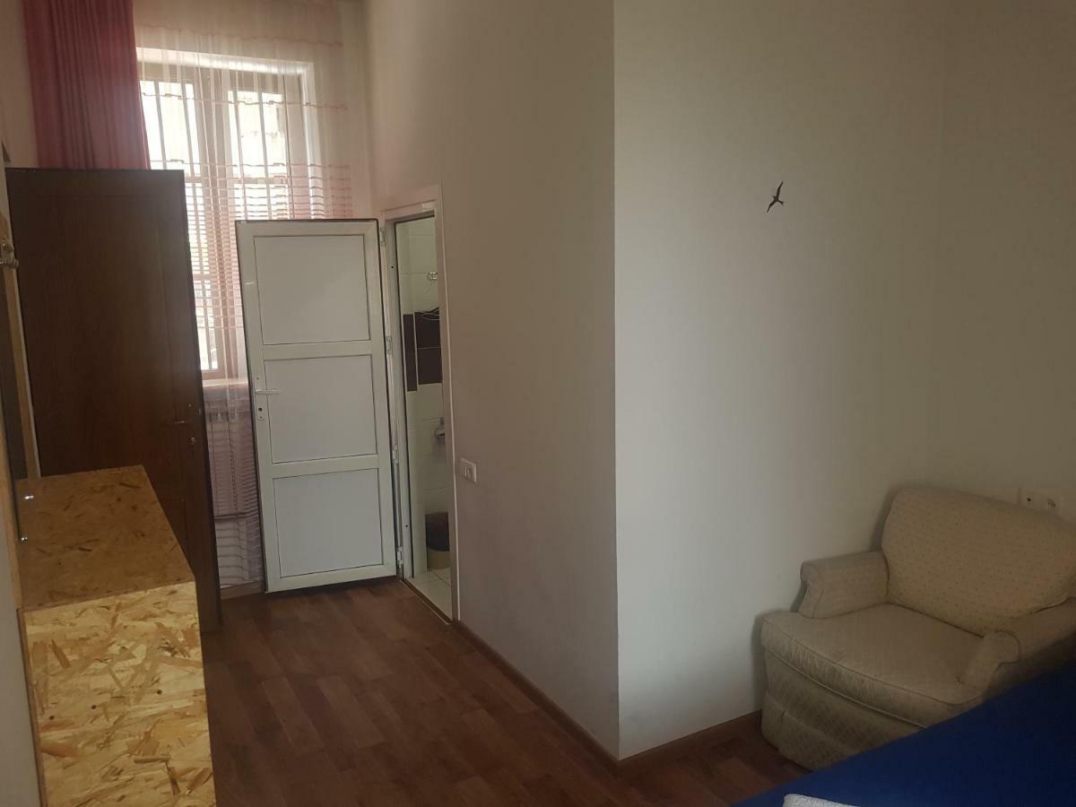 Shat Lav Hostel Jerevan Buitenkant foto